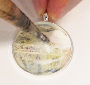 glue paper in pendant for resin