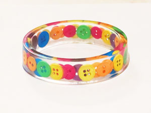 suspend button objects in epoxy resin bracelet