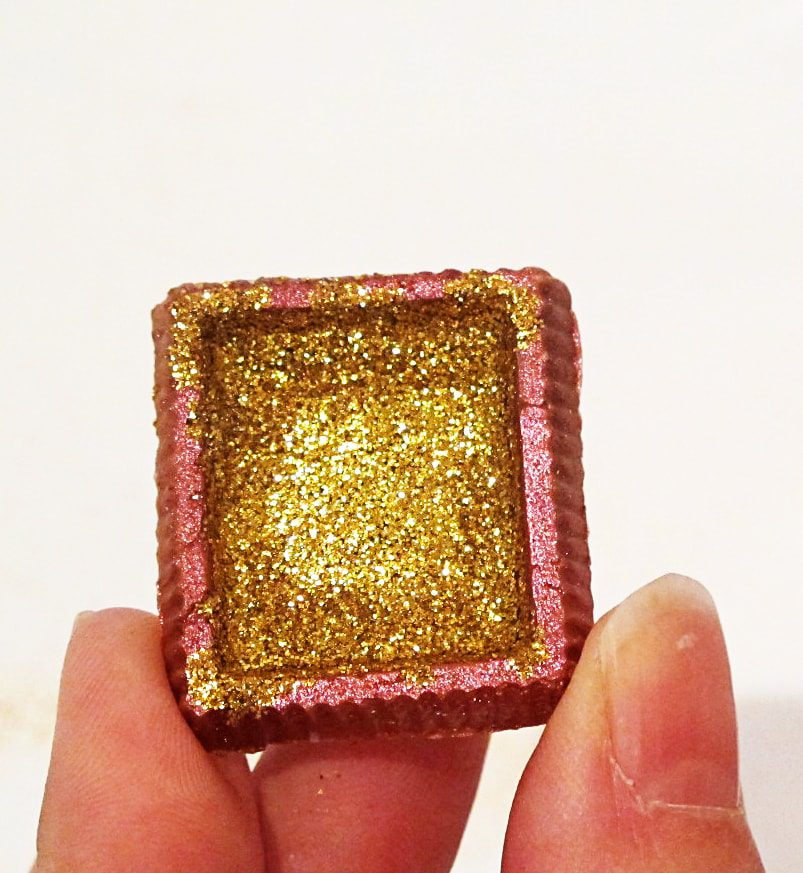 finished epoxy clay and resin frame