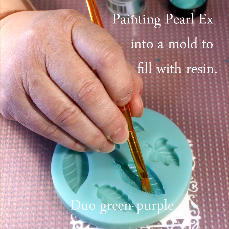 Painting pigment powder onto a silicone epoxy mold