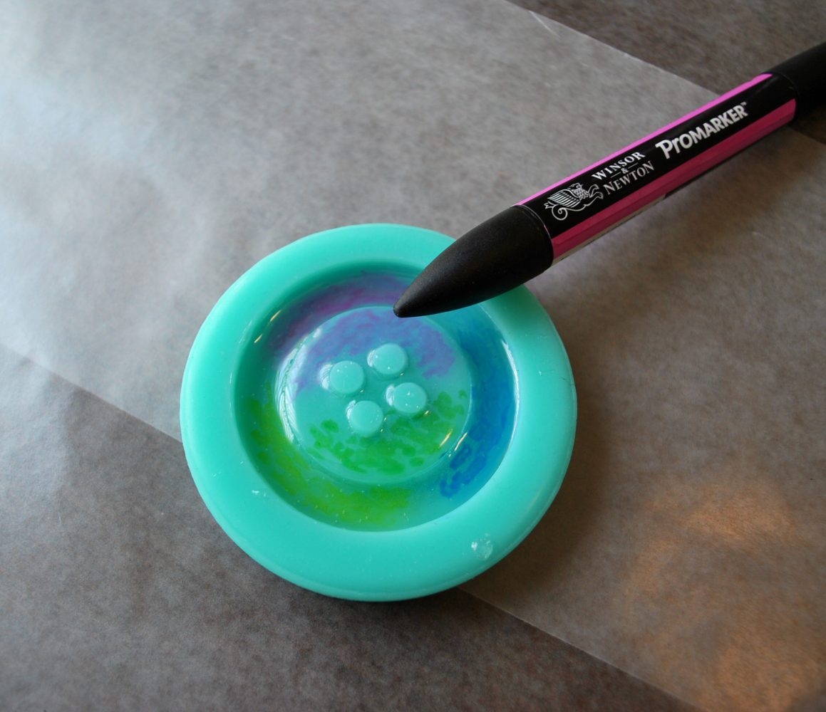 coloring a silicone mold with alcohol markers