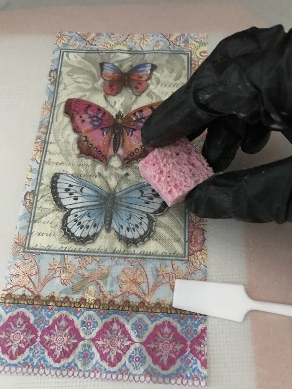 applying resin to papers with a sponge