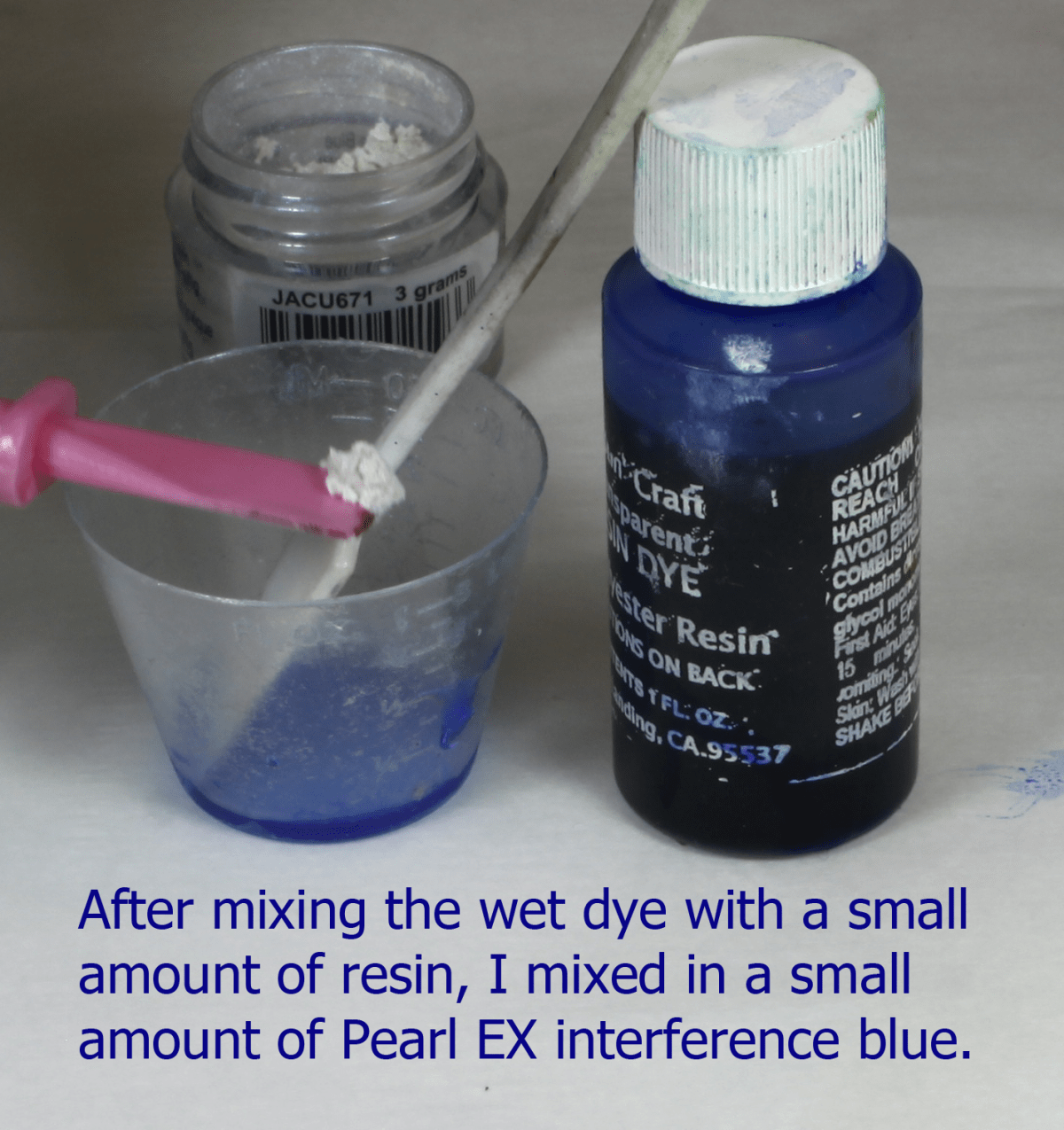 mixing pearl ex powder with blue resin