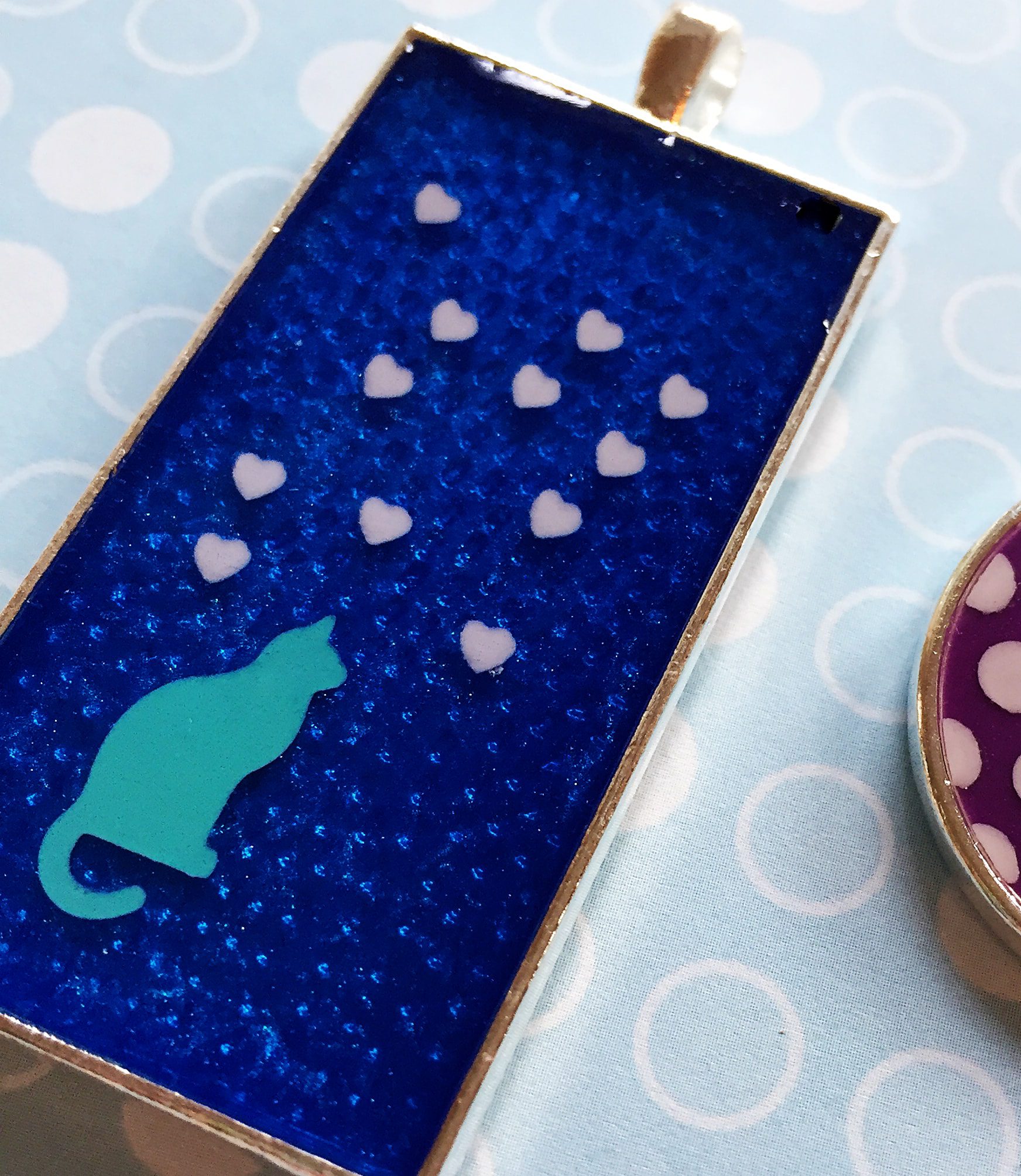 cat pendant with resin