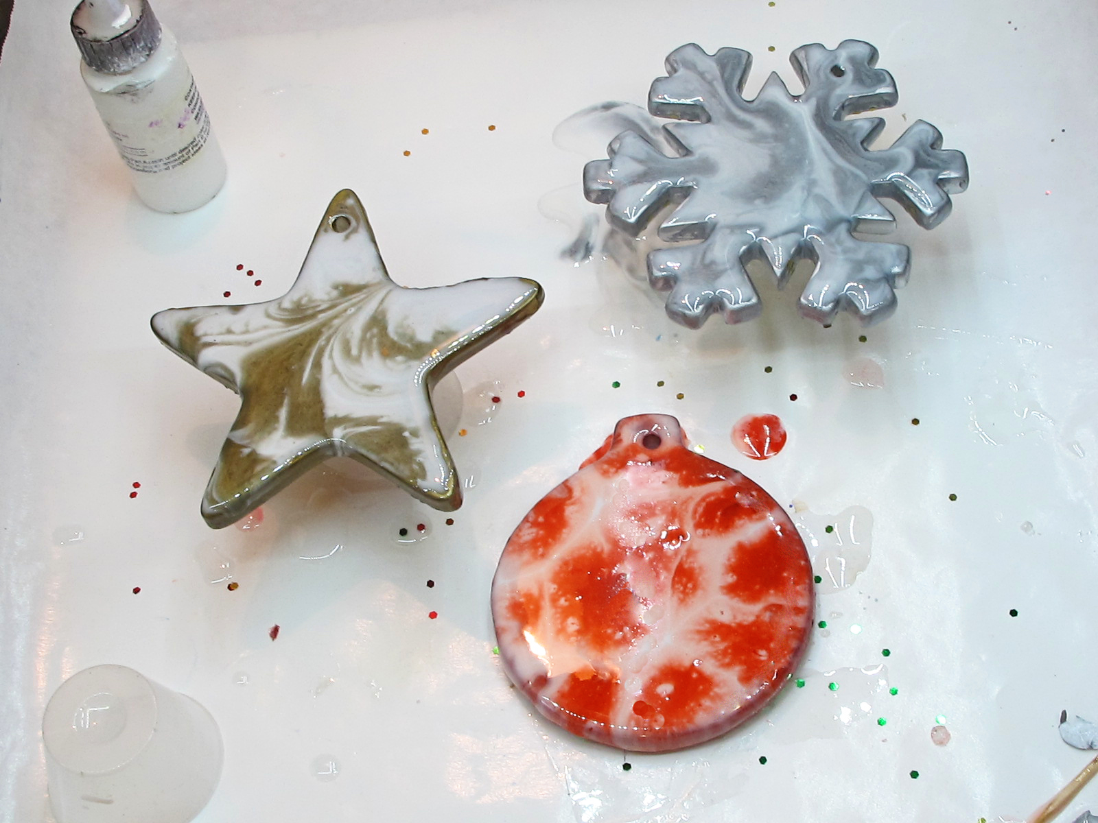 resin painting DIY Christmas ornaments