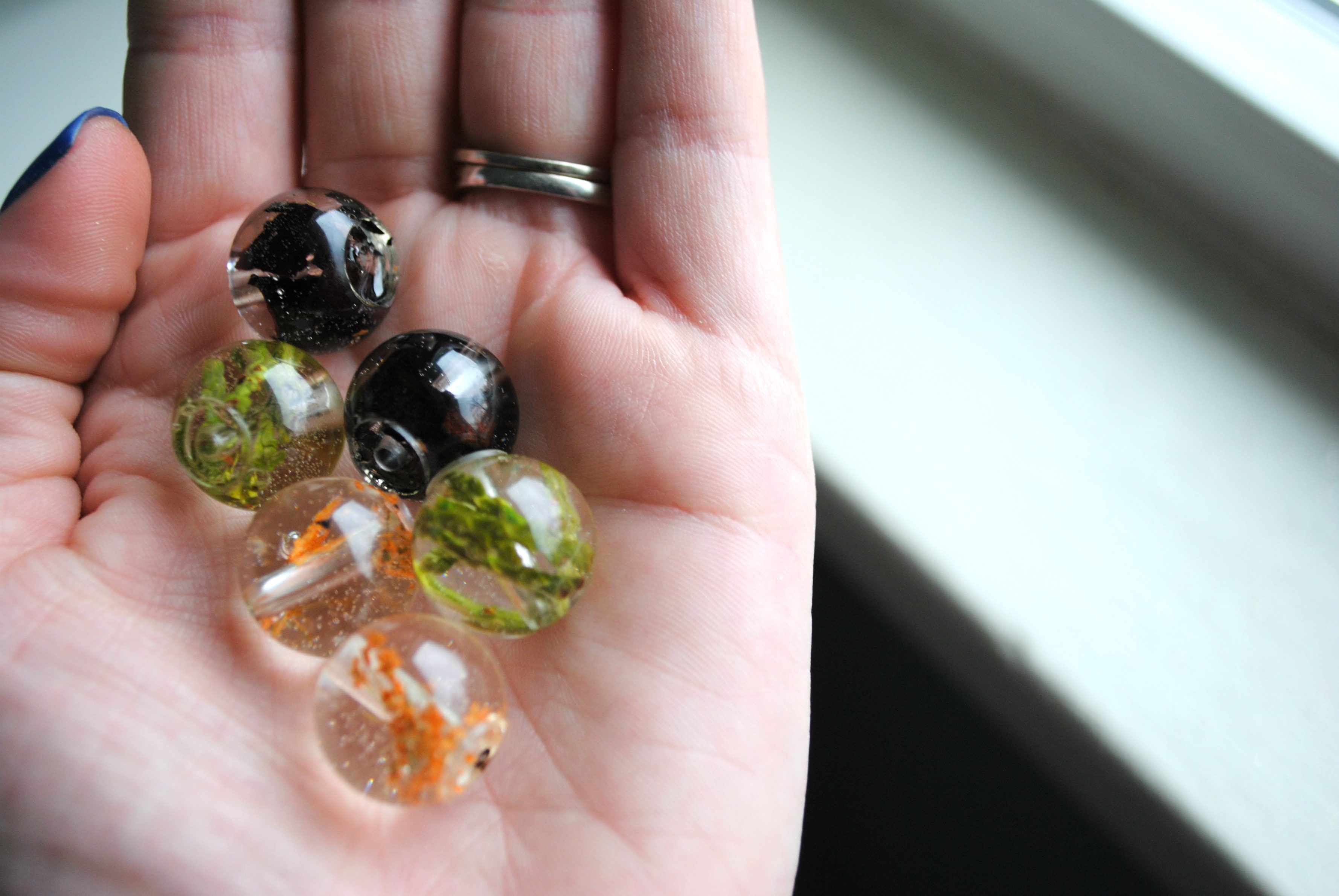 Make Clear Epoxy Resin Floral Jewelry Bracelet Project