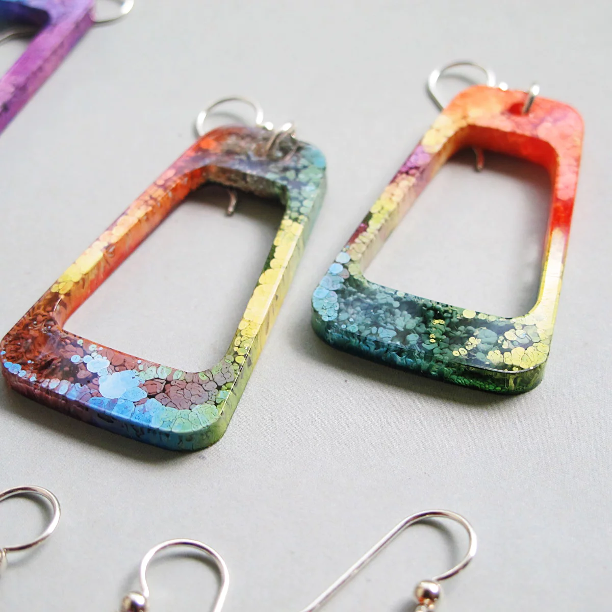 multicolor resin petri earrings