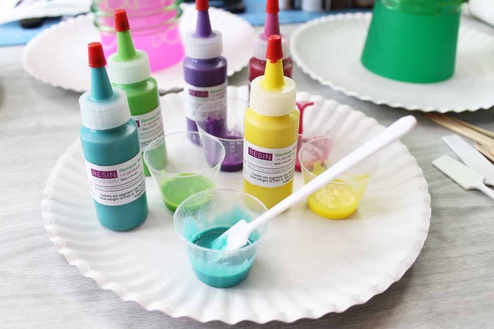 mixing resin with pigments