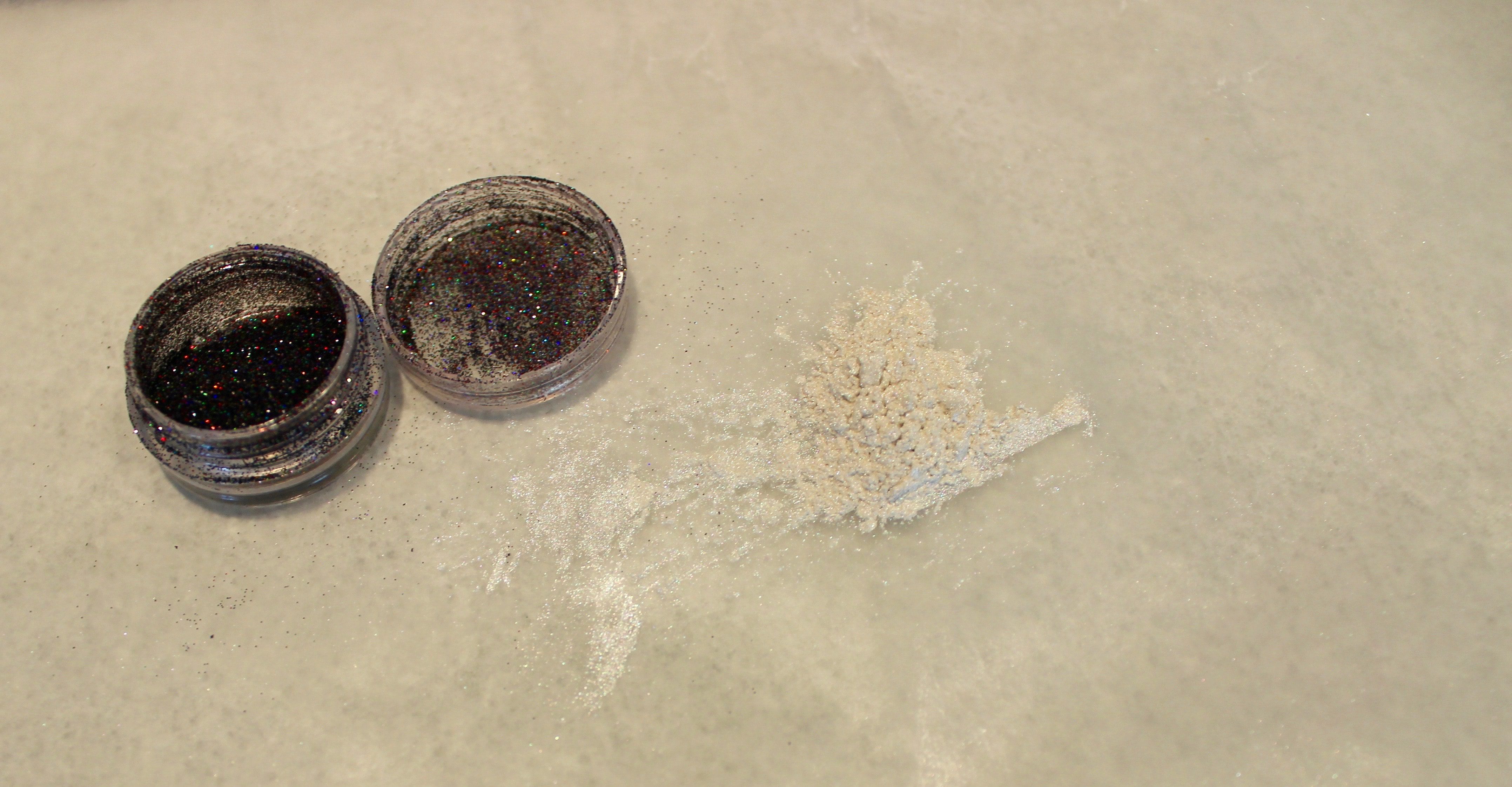Fine glitter and pearl colorant powder