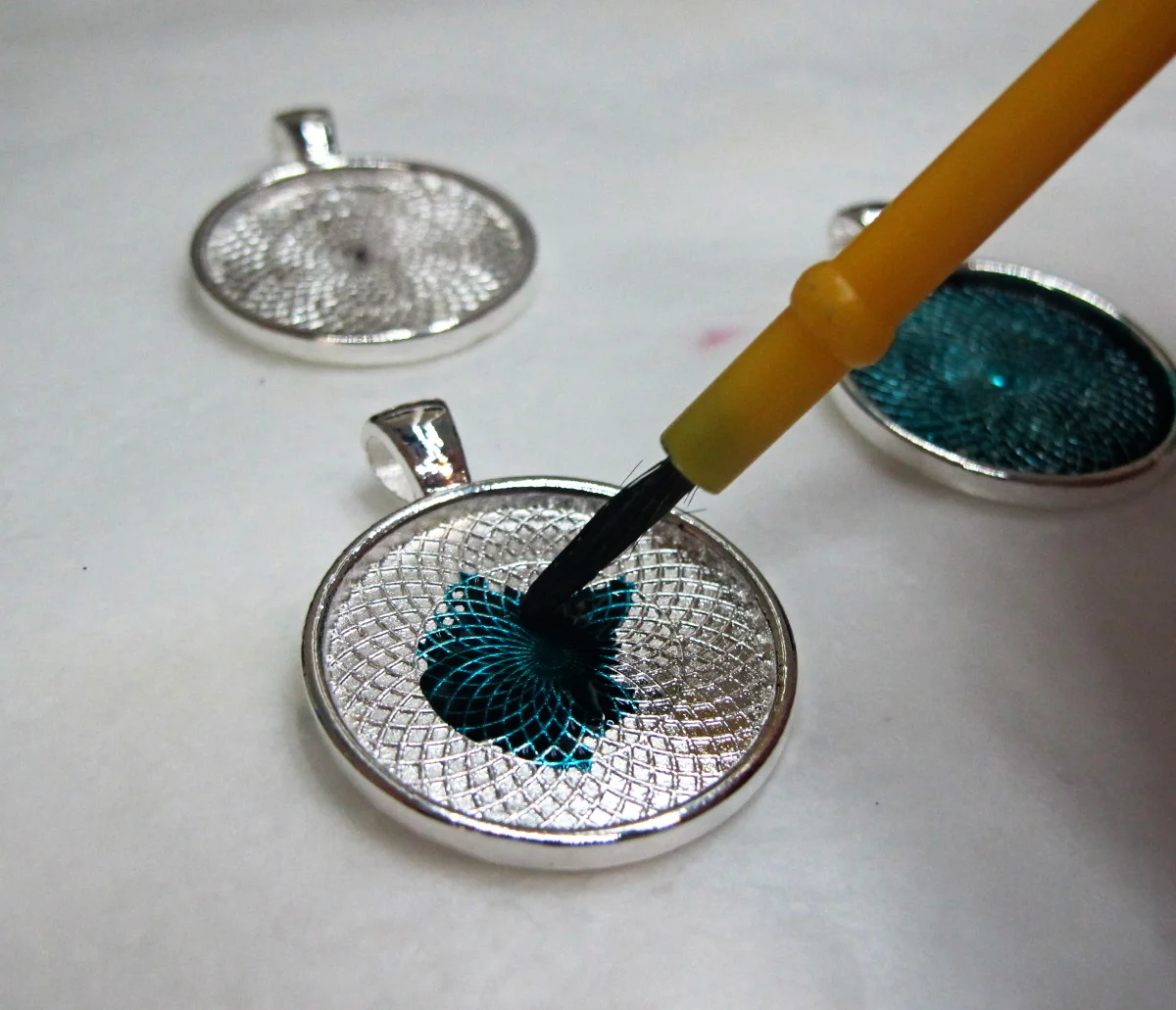 painting a silver bezel
