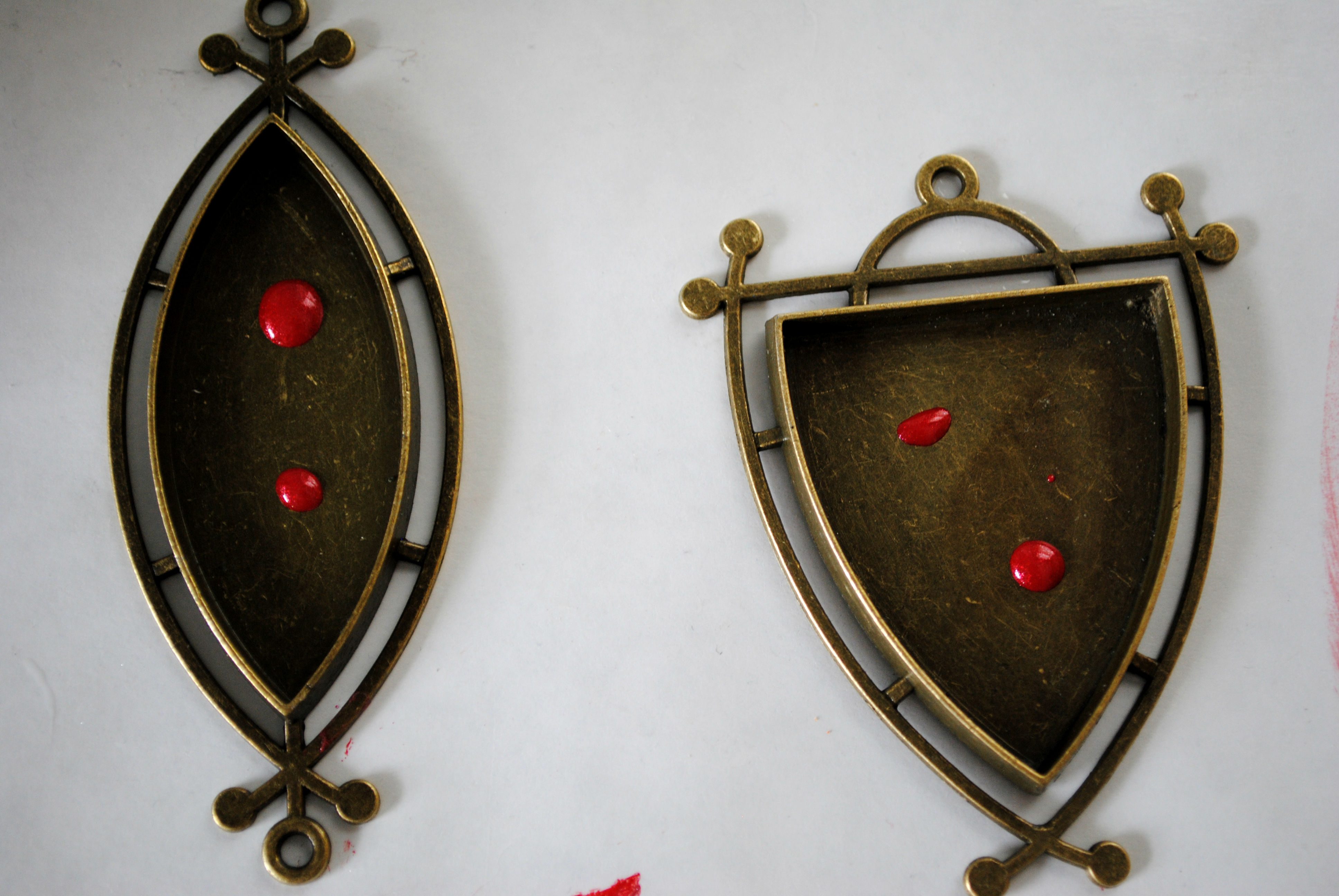 drops of resin luster in pendants