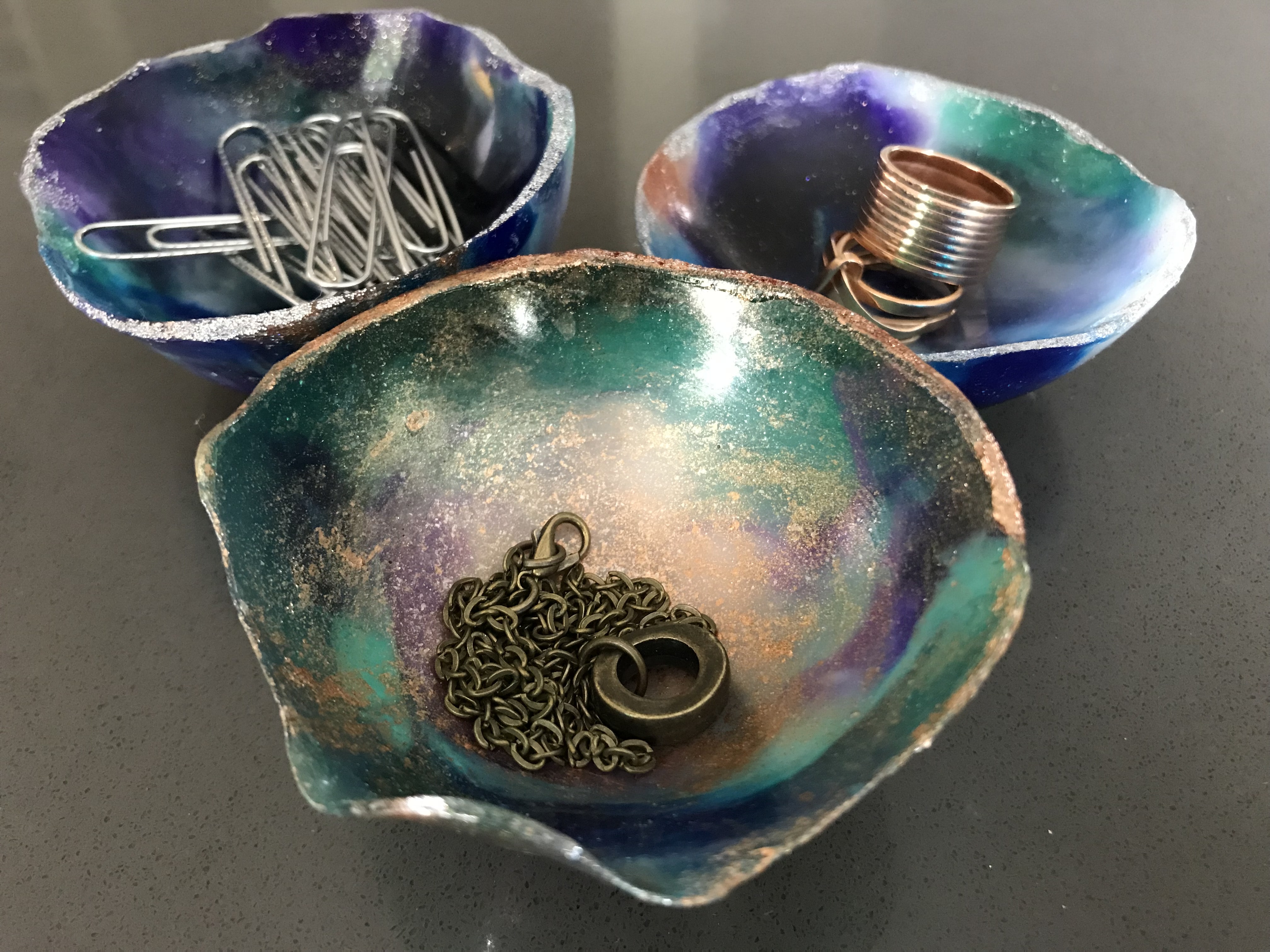 pianista-tvoj-feder-lnej-resin-bowl-s-cit-zni-i-spo-ahliv