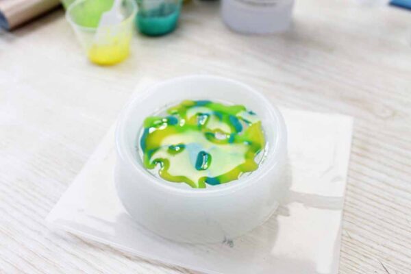 Resin paperweights with epoxy resin molds - Craftionary