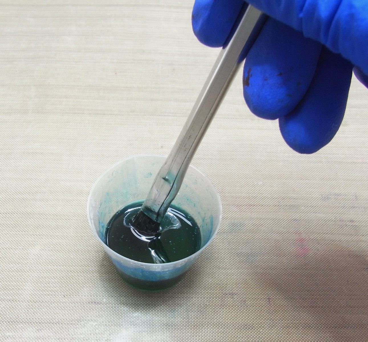 mixing blue color into polyurethane