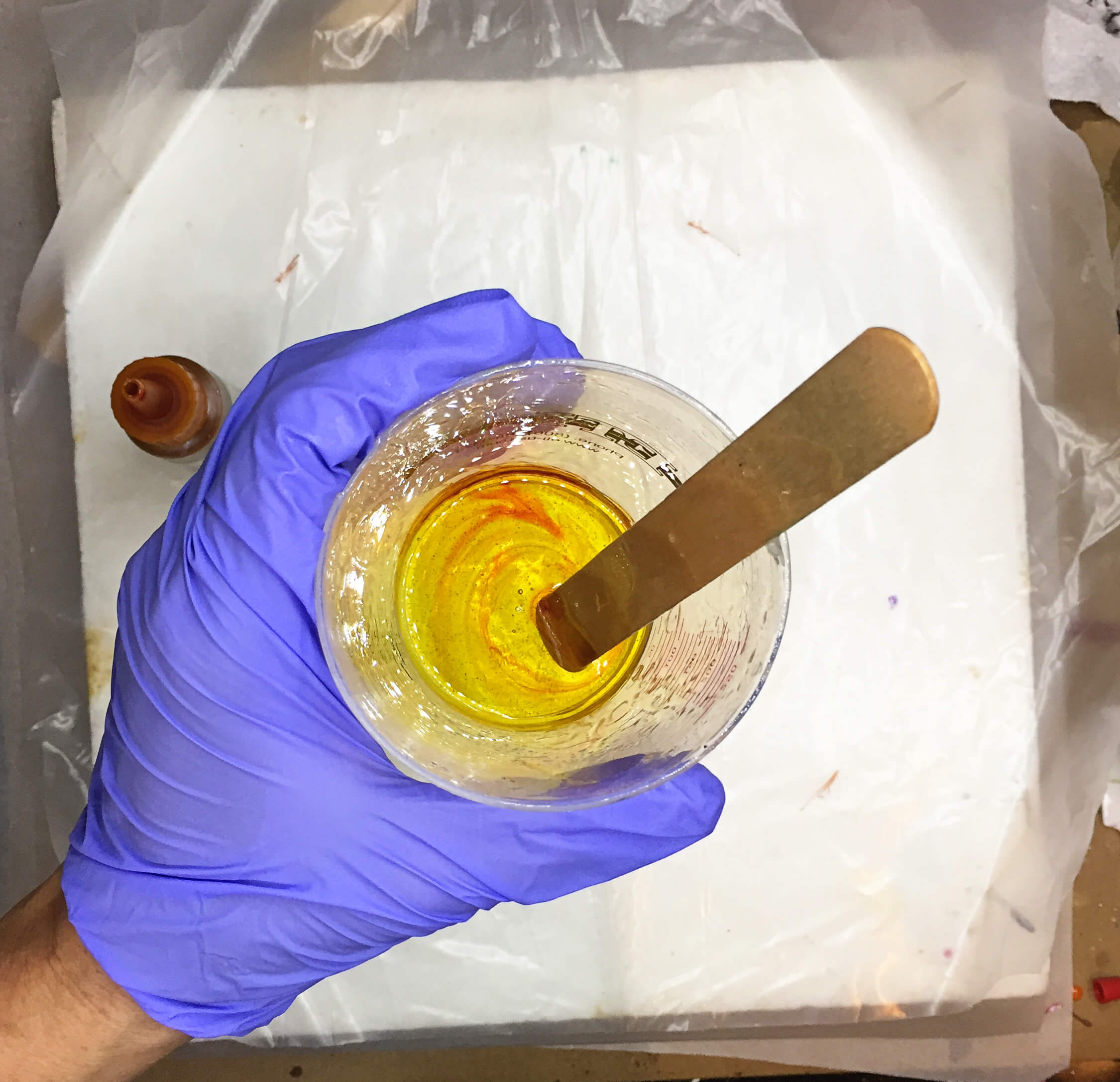 adding transparent yellow to color resin