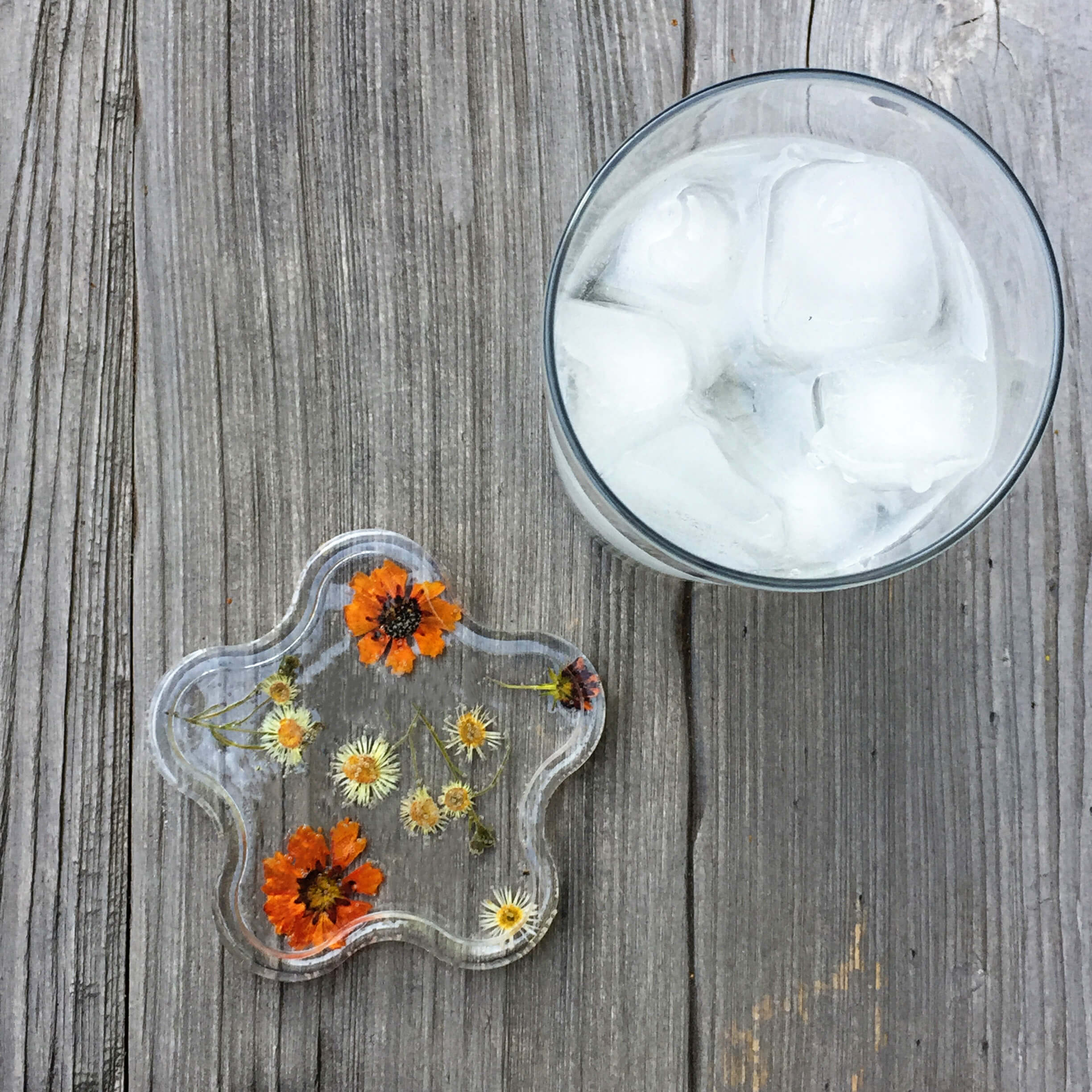 flower resin coaster