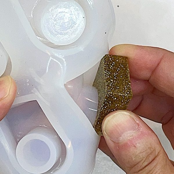 Demolding a resin ring