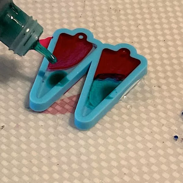 dropping alcohol ink onto resin