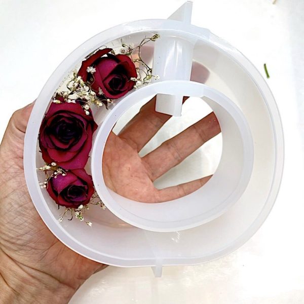 How to Preserve Flowers in Resin