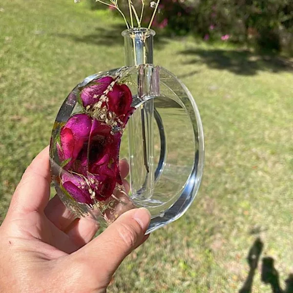 epoxy vase with roses