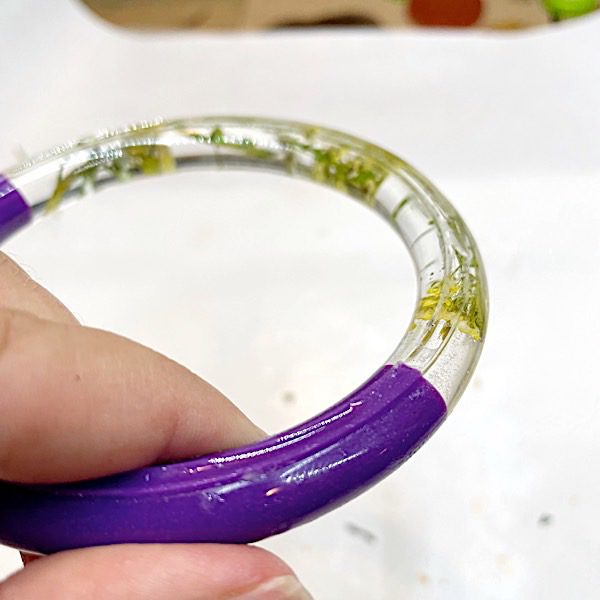edge on resin bangle
