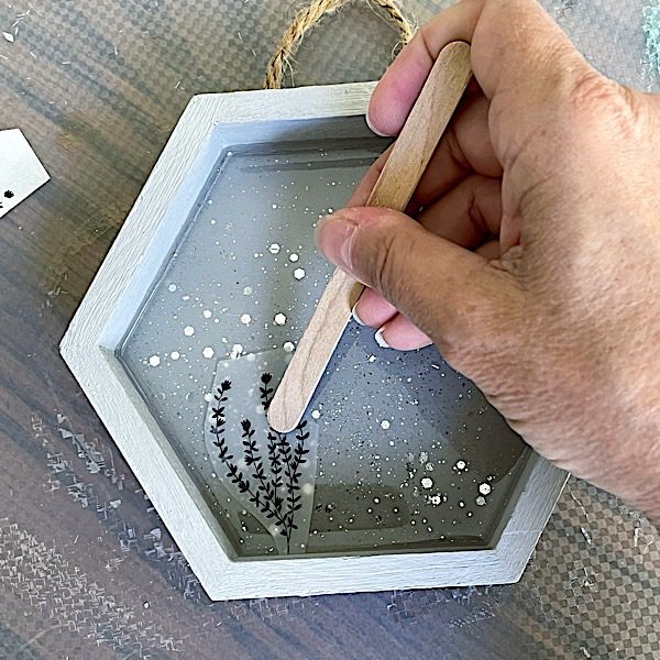 adding rub on to resin