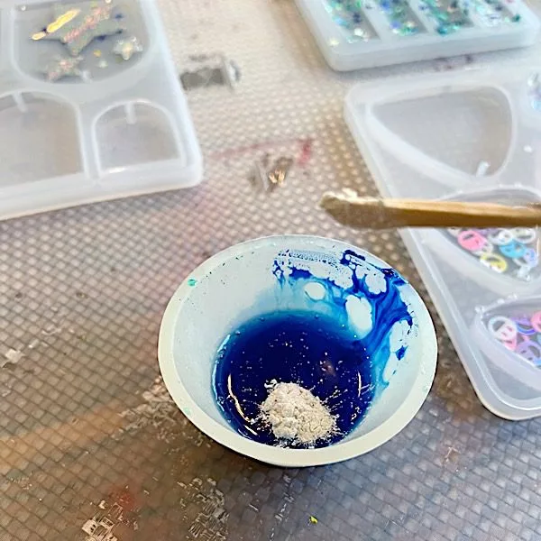 coloring resin blue and pearl