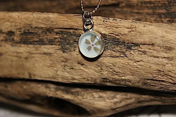 flower in resin bezel pendant