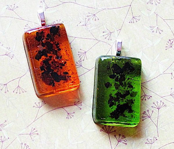 FREE Tutorial. Epoxy Resin Faux Amber cabochons with polymer clay and  natural inclusions! 