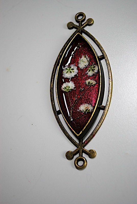 resin pendant with flowers