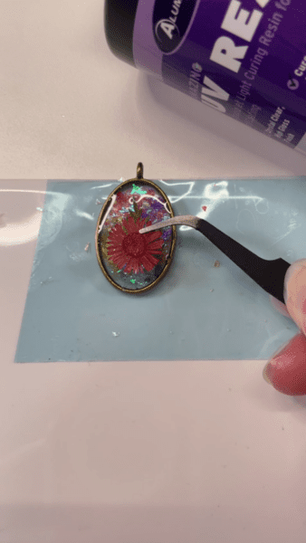 adding flowers to uv resin pendant